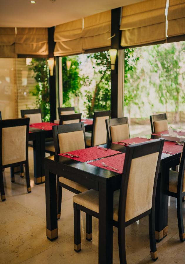 Ashur Hotel Dukhan Luaran gambar