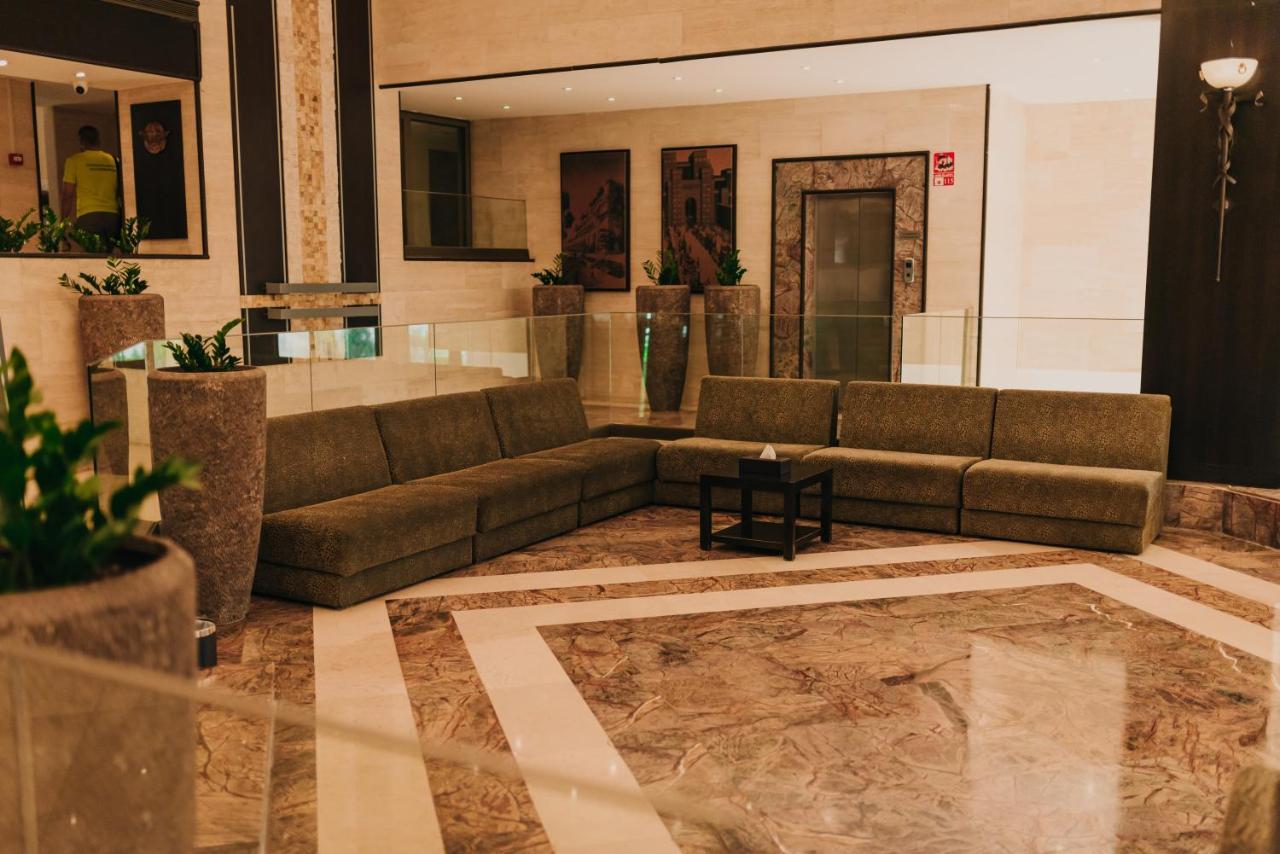 Ashur Hotel Dukhan Luaran gambar