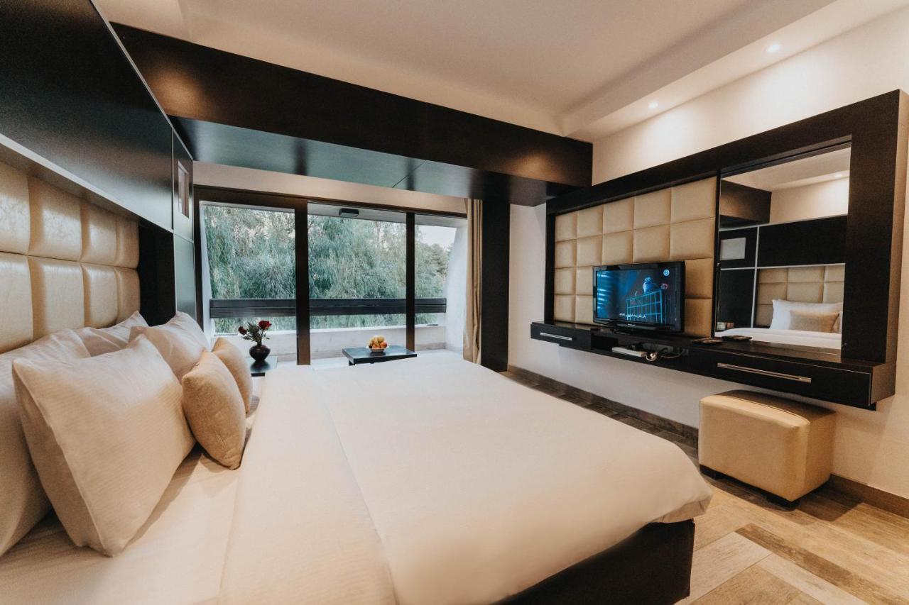 Ashur Hotel Dukhan Luaran gambar