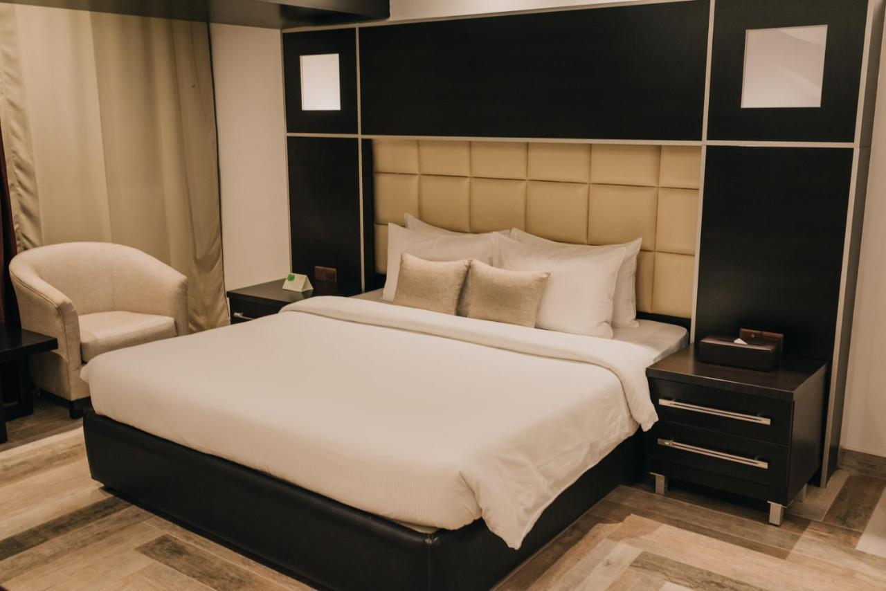 Ashur Hotel Dukhan Luaran gambar